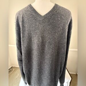 Men’s Charcoal Gray Luxe V-Neck Cashmere Sweater by Sofia Cashmere. Size L.